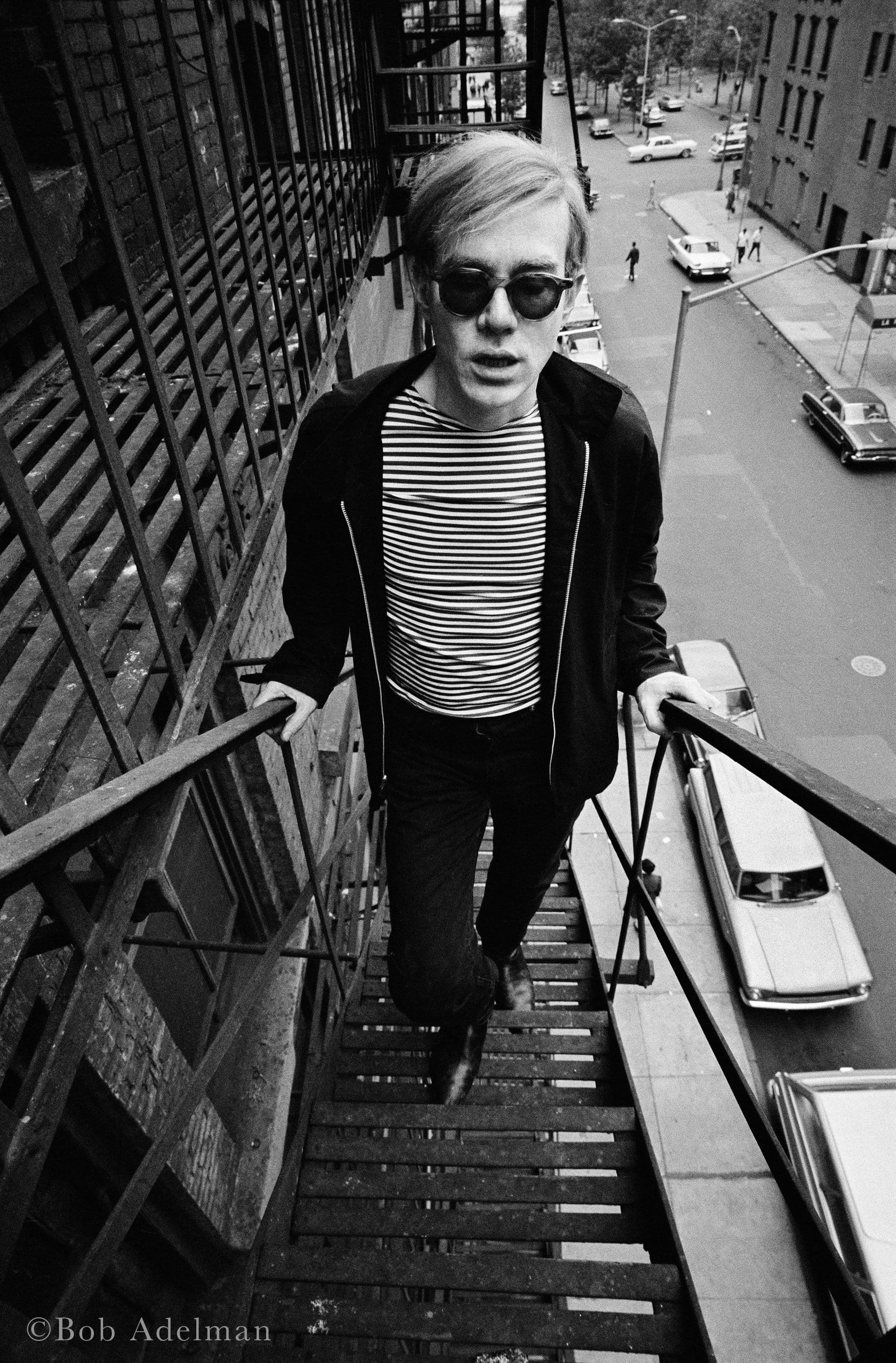 DIY Andy Warhol Factory Era Kostüm mit Schuhe, Langarmshirt, Perücke, Jeans, Sonnebrille